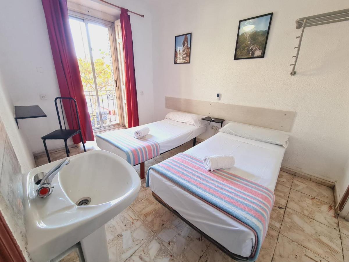 Pension Rivera Madrid Exterior photo
