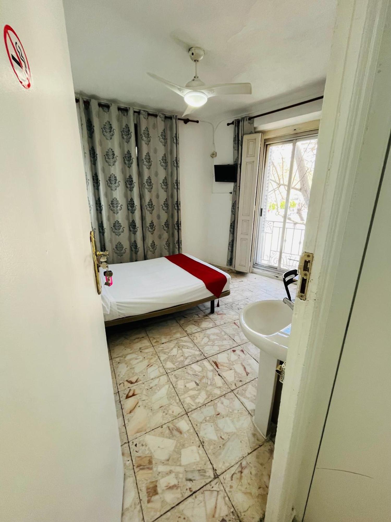 Pension Rivera Madrid Exterior photo