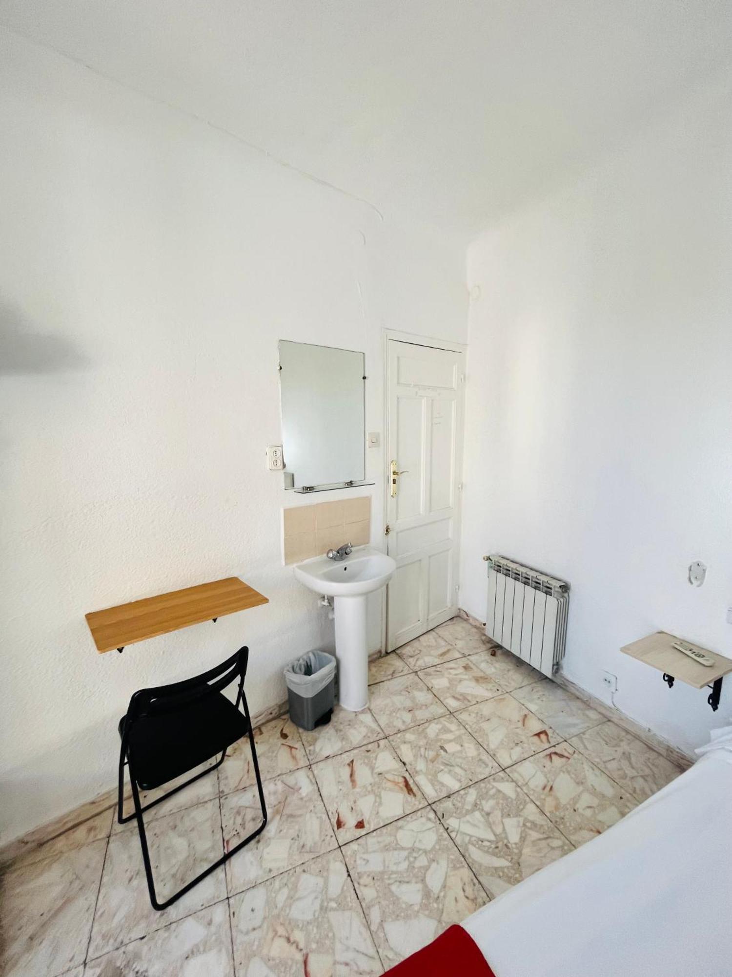 Pension Rivera Madrid Exterior photo
